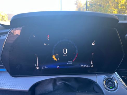 Used 2025 Chevrolet Trax LT image 36