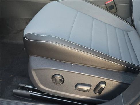 Used 2026 Volkswagen Jetta SE FWD image 6