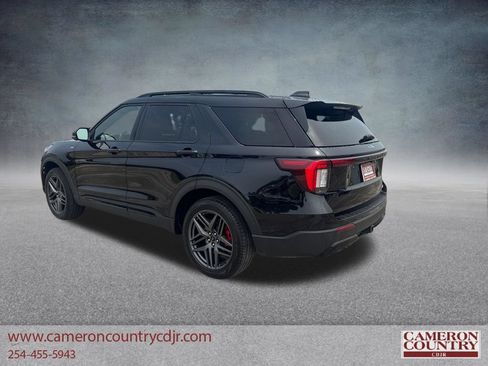 Used 2025 Ford Explorer ST-Line w/ ST-Line Street Pack AWD/4WD image 3