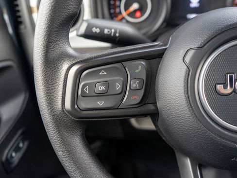 Used 2025 Jeep Wrangler Sport image 21