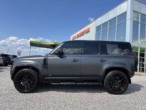 Used 2023 Land Rover Defender 110 V8 AWD/4WD image 3