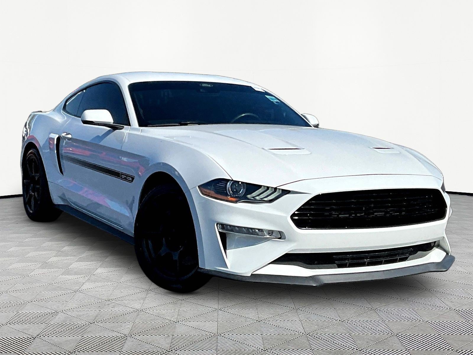 Used 2021 Ford Mustang GT Premium w/ Equipment Group 401A RWD image 3