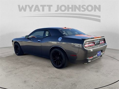 Used 2017 Dodge Challenger R/T image 3