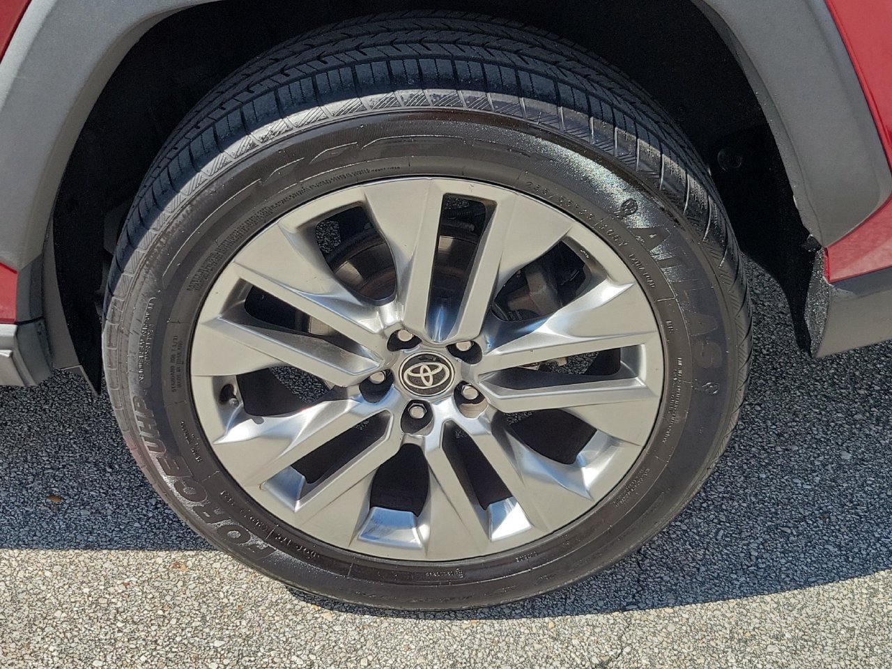 Used 2021 Toyota RAV4 XLE Premium FWD image 5