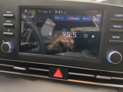 Used 2024 Hyundai Elantra SE FWD image 25