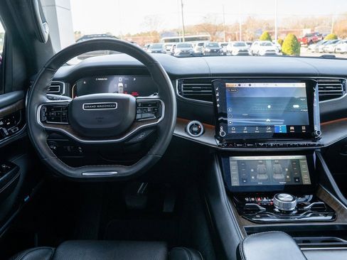 Used 2023 Jeep Grand Wagoneer 4WD image 7