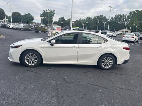 Used 2025 Toyota Camry LE FWD image 8