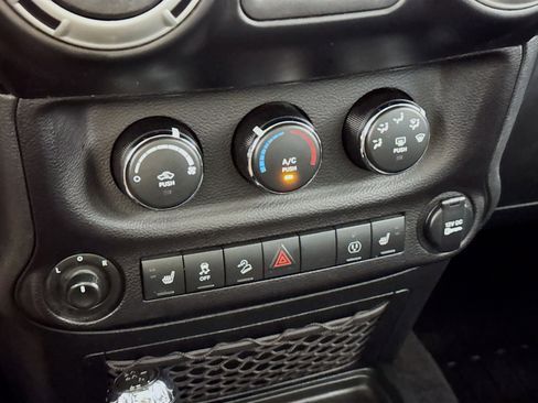 Used 2017 Jeep Wrangler Unlimited Sahara w/ Dual Top Group AWD/4WD image 17