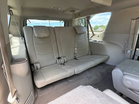 Used 2016 Cadillac Escalade ESV Luxury AWD/4WD image 16