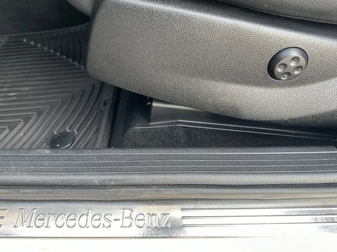 Used 2015 Mercedes-Benz GLK 350 4MATIC image 5