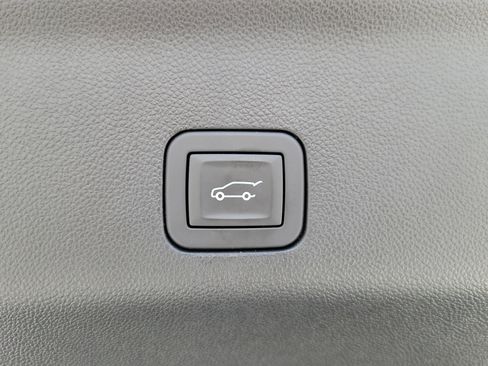 Used 2024 Chevrolet Tahoe High Country AWD/4WD image 10