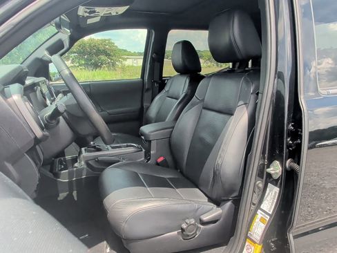 Used 2019 Toyota Tacoma TRD Off-Road AWD/4WD image 25