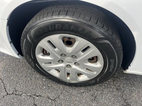 Used 2017 Dodge Grand Caravan SE image 25