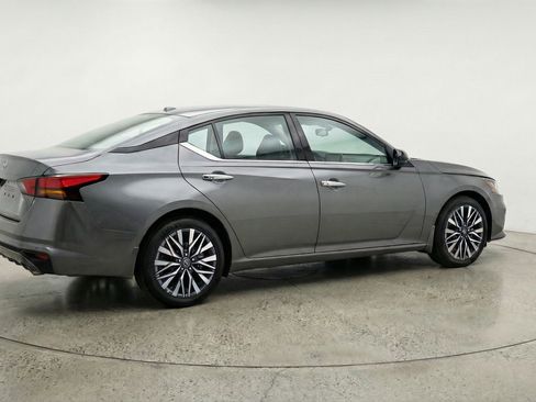 Used 2025 Nissan Altima 2.5 SV image 9