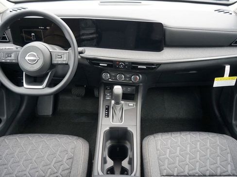 Used 2025 Nissan Kicks SV image 24