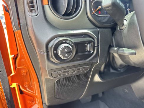 Used 2025 Jeep Gladiator Mojave AWD/4WD image 20