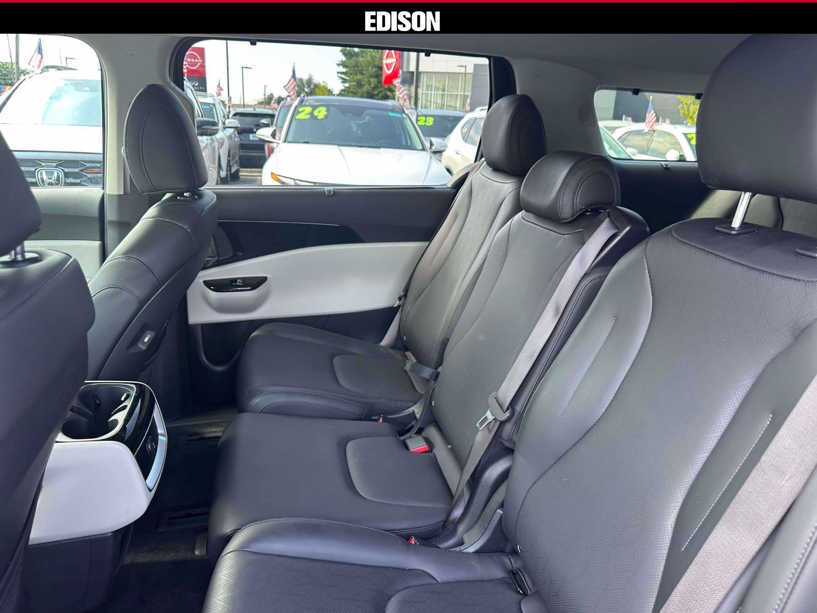 Used 2024 Kia Carnival EX FWD image 9