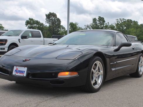 Used 2001 Chevrolet Corvette Coupe w/ Preferred Equipment Group2 RWD image 3