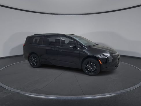 New 2027 Chrysler Pacifica Limited w/ S Appearance Package AWD/4WD image 2