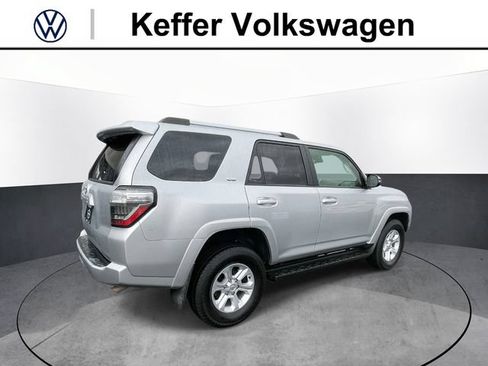 Used 2022 Toyota 4Runner SR5 Premium AWD/4WD image 4