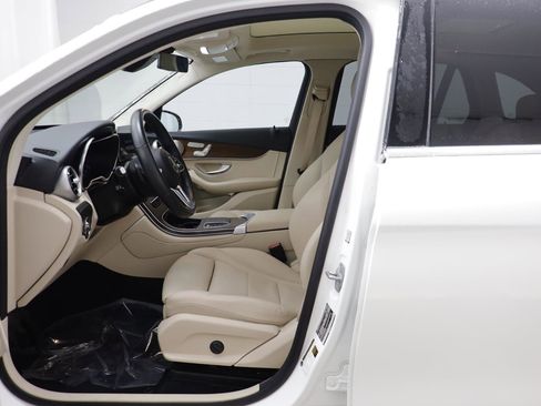 Used 2021 Mercedes-Benz GLC 300 4MATIC image 5