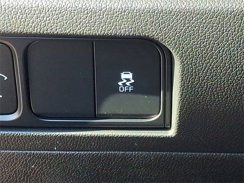 Used 2025 Kia Sorento S image 29