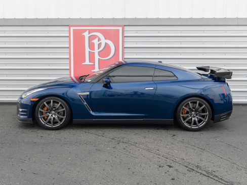 Used 2014 Nissan GT-R Premium image 42