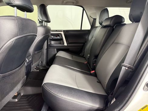 Used 2018 Toyota 4Runner SR5 Premium AWD/4WD image 19