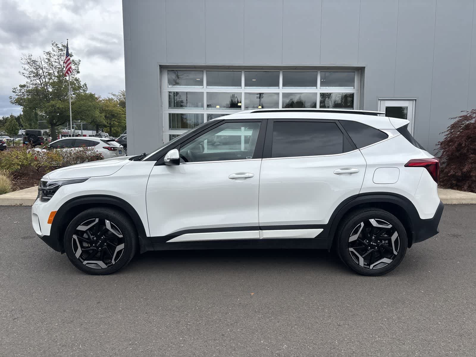 Used 2024 Kia Seltos SX w/ SX Sunroof Package AWD/4WD image 2
