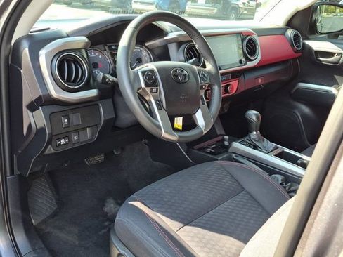 Used 2021 Toyota Tacoma SR5 AWD/4WD image 4