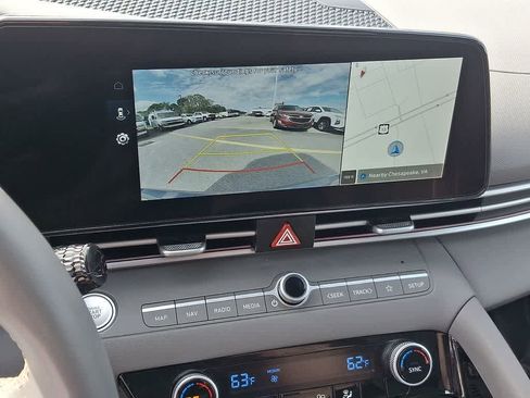 Used 2025 Hyundai Elantra SEL image 19