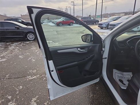 Certified 2024 Ford Escape Platinum w/ Premium Technology Package image 37