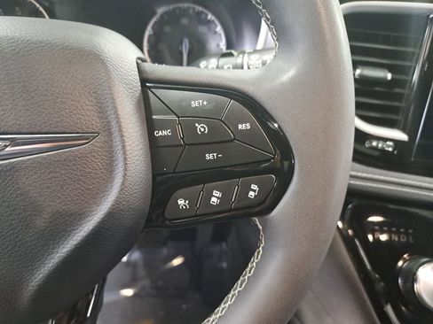 Certified 2024 Chrysler Pacifica Touring image 21