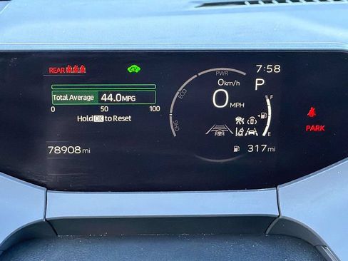 Used 2024 Toyota Prius XLE AWD/4WD image 15