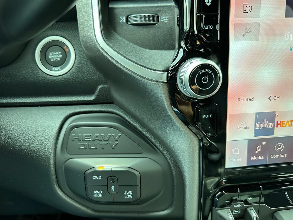 New 2026 RAM 2500 Big Horn AWD/4WD image 26