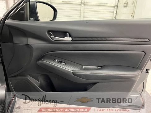 Used 2025 Nissan Altima 2.5 SV FWD image 39