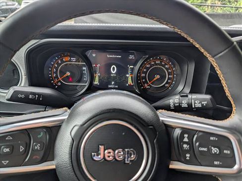 Used 2025 Jeep Wrangler Unlimited Sahara AWD/4WD image 37