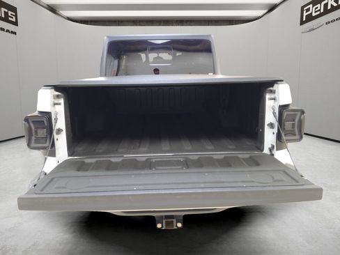 Used 2022 Jeep Gladiator Mojave w/ Trailer Tow Package AWD/4WD image 11