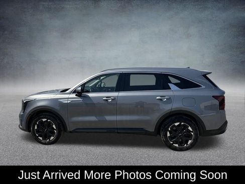 Used 2024 Kia Sorento S w/ Panoramic Sunroof Package image 2