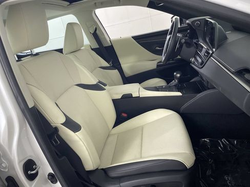 Used 2022 Lexus ES 250 w/ Premium Package AWD/4WD image 24