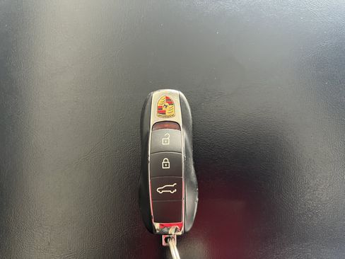 Certified 2023 Porsche Macan AWD/4WD image 25