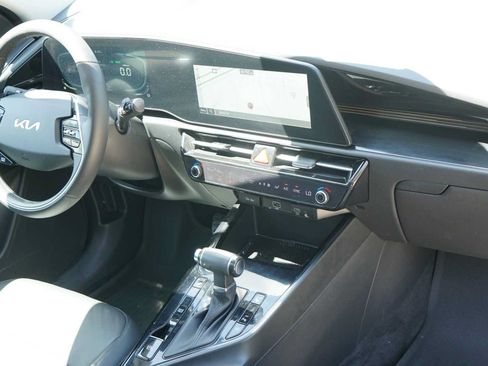 Certified 2024 Kia Niro EX Touring FWD image 26