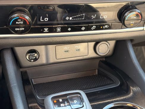 Used 2025 Nissan Rogue SV AWD/4WD image 25