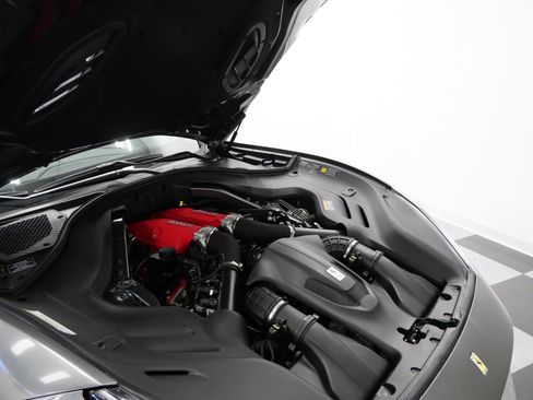 Used 2019 Ferrari Portofino RWD image 49