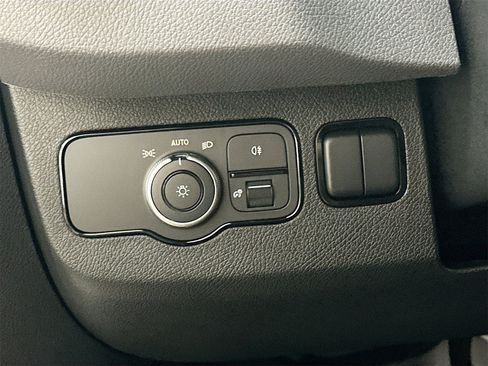 Used 2025 Mercedes-Benz Sprinter 2500 image 11
