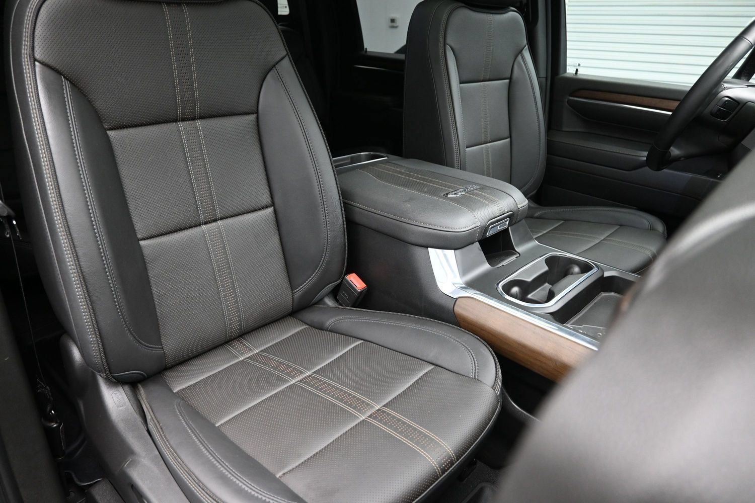 Used 2024 Chevrolet Silverado 3500 High Country w/ High Country Premium Package AWD/4WD image 41