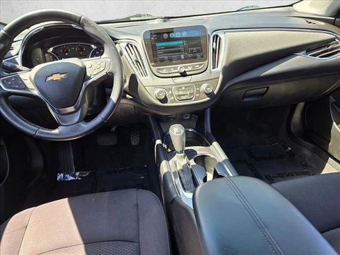 Used 2018 Chevrolet Malibu LT FWD image 16
