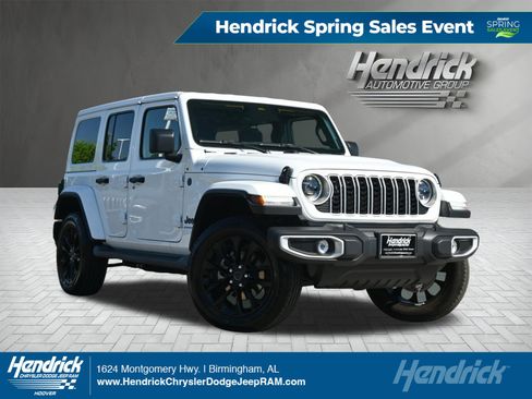 Used 2025 Jeep Wrangler Sahara image 1