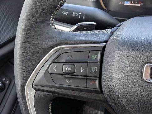 Used 2025 Jeep Grand Cherokee Altitude AWD/4WD image 22