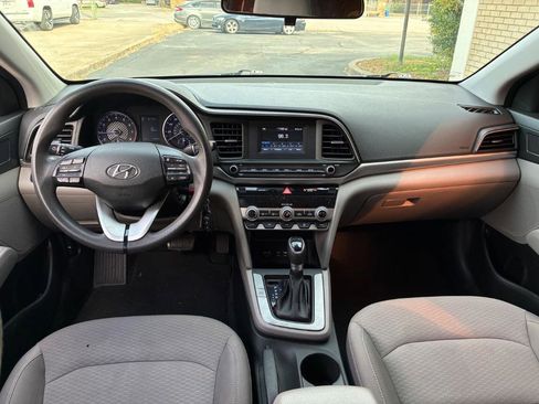 Used 2020 Hyundai Elantra SE image 10